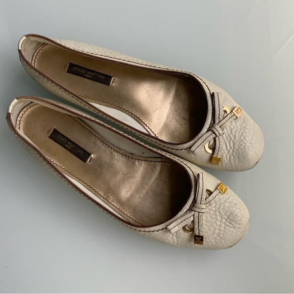 Louis Vuitton Beige Ballet Flats - Picture 2 of 7